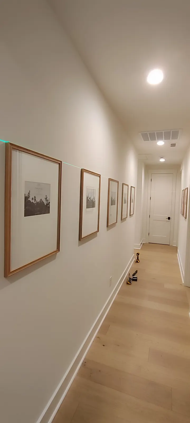 Side view of the framed picture arrangement