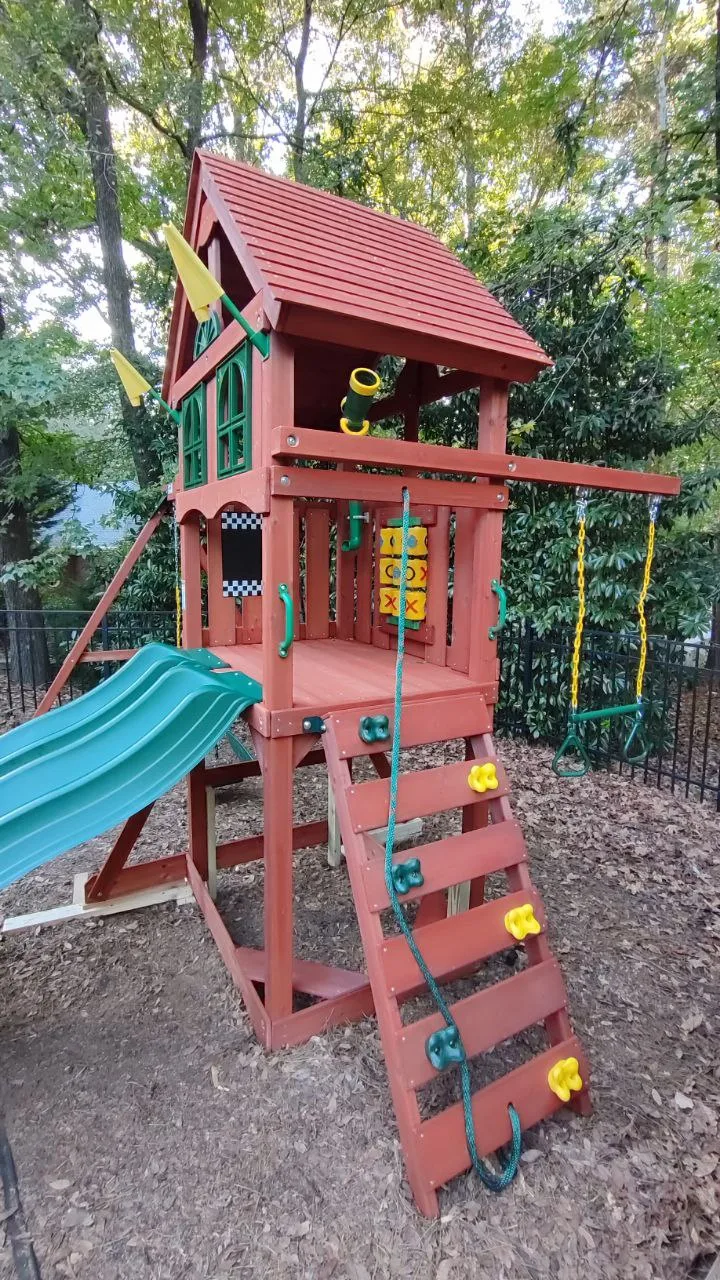 Assembled play tower with ladder and slide, side view.